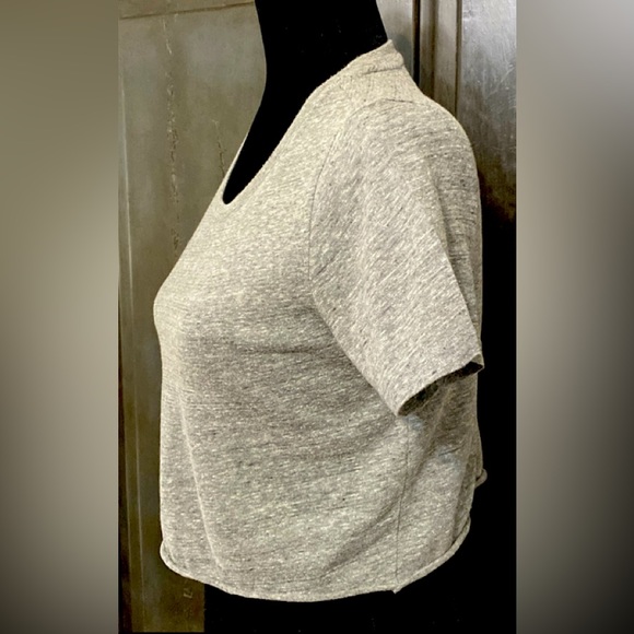 Aeropostale gray cropped t-shirt - Size small petite - Picture 2 of 7